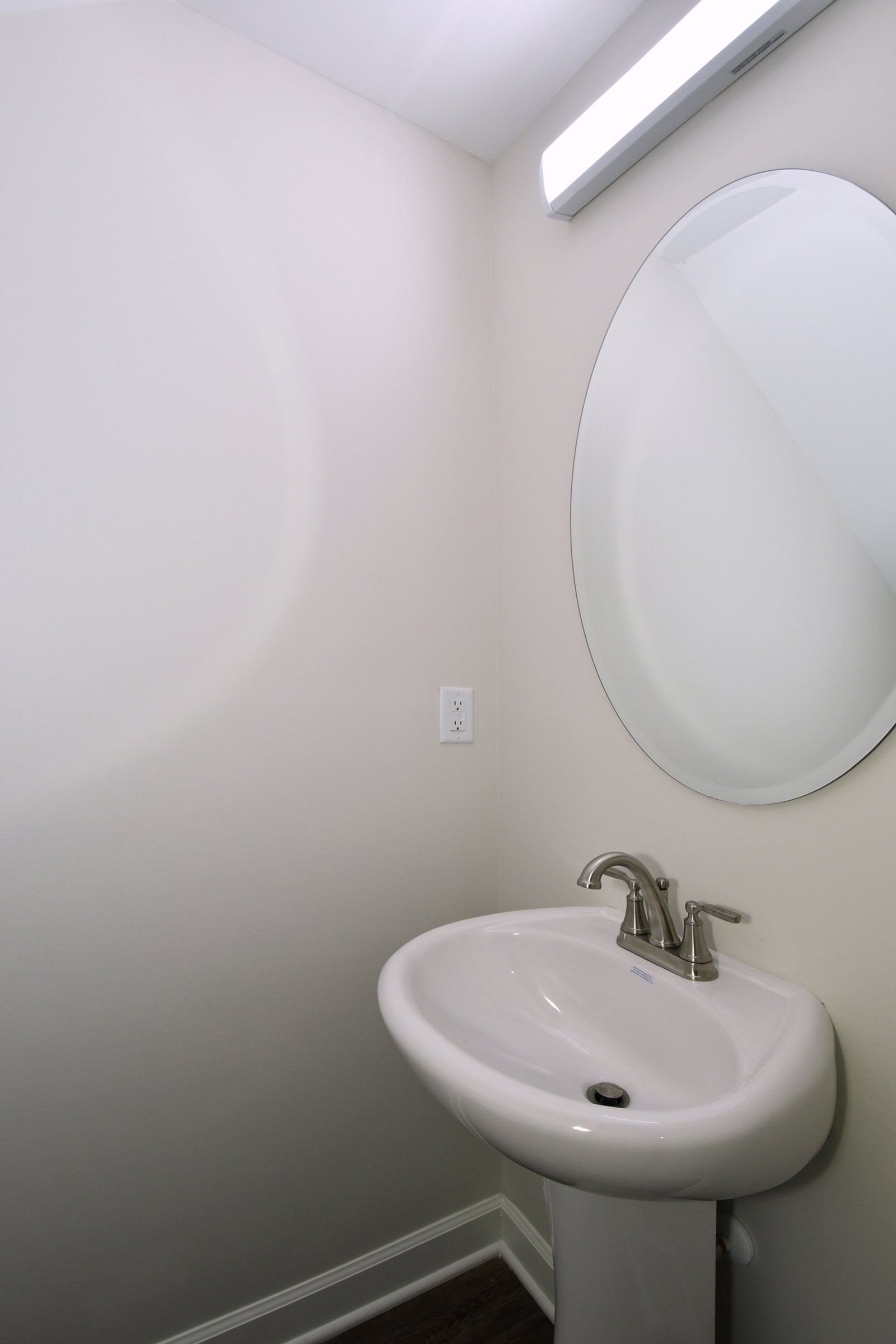 978 palm drive bathroom