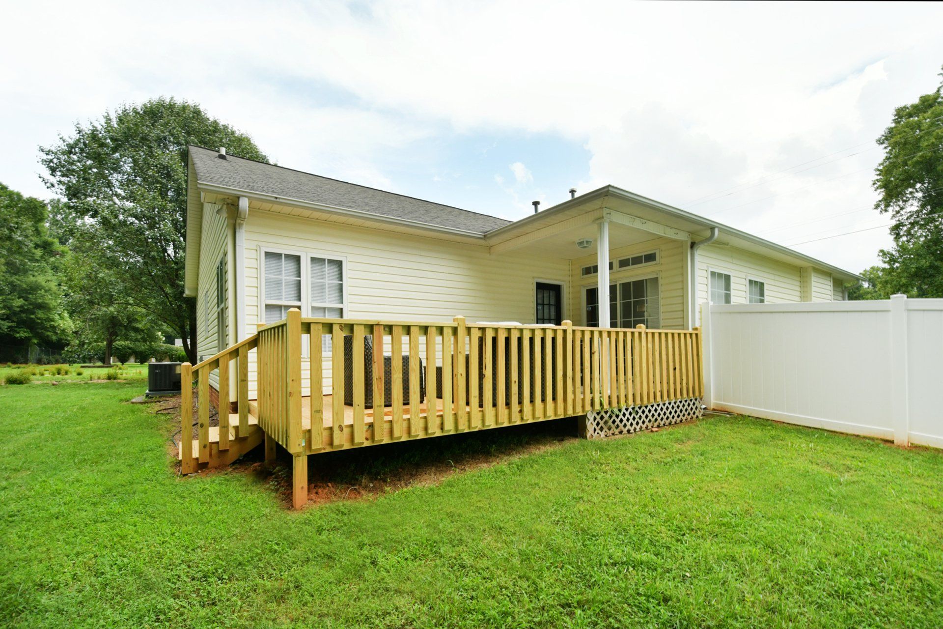 745 Yellowstone deck