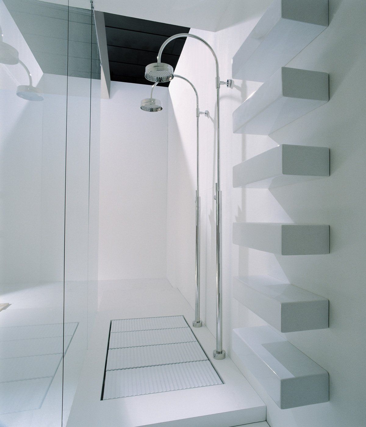 spazio doccia con tatami di flamina