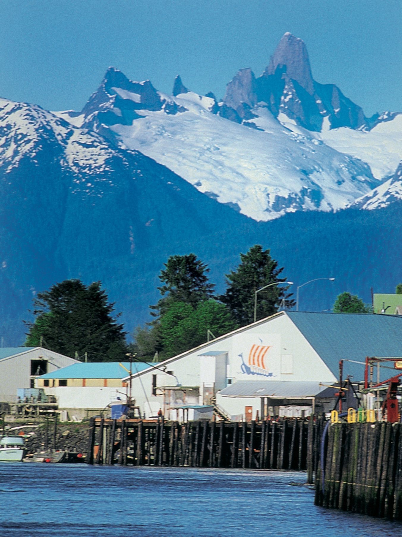 A building with a sign that says ' ice ' on it