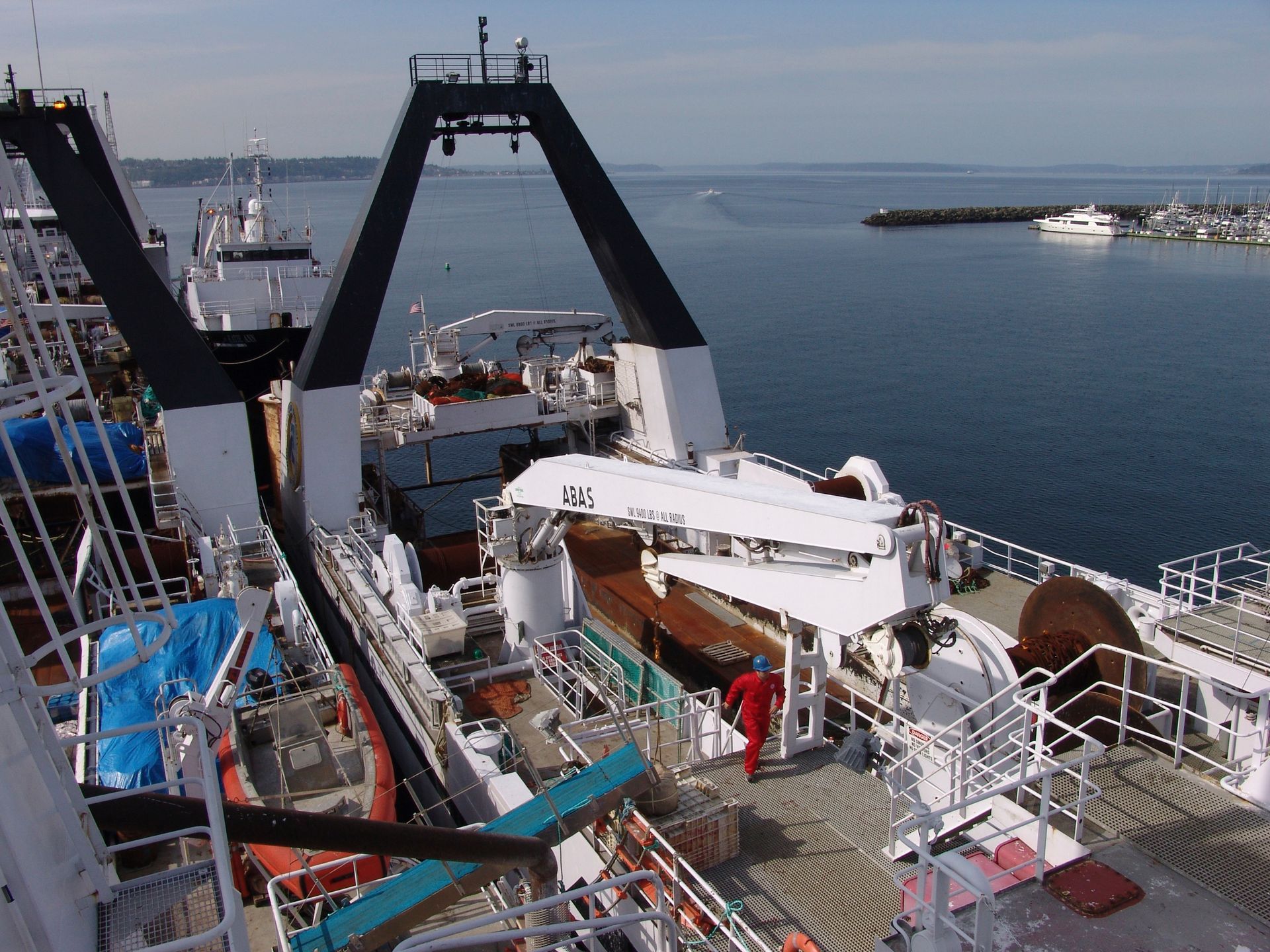 A large ship with the letters nf on the side