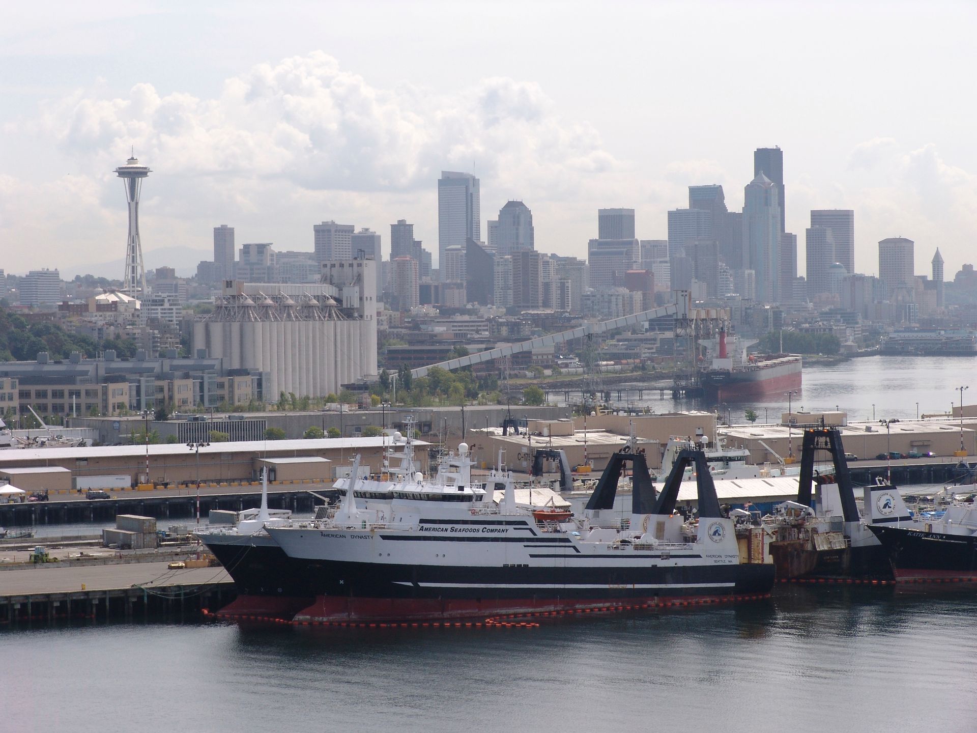 A large ship with the letter m on the side of it