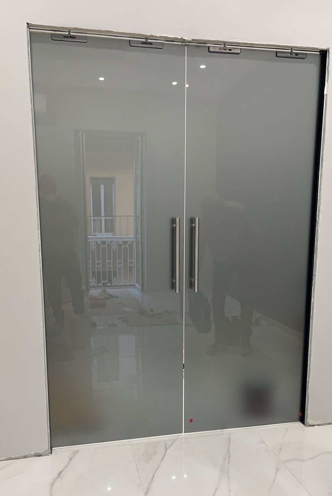 Porta a doppio battente in vetro satinato