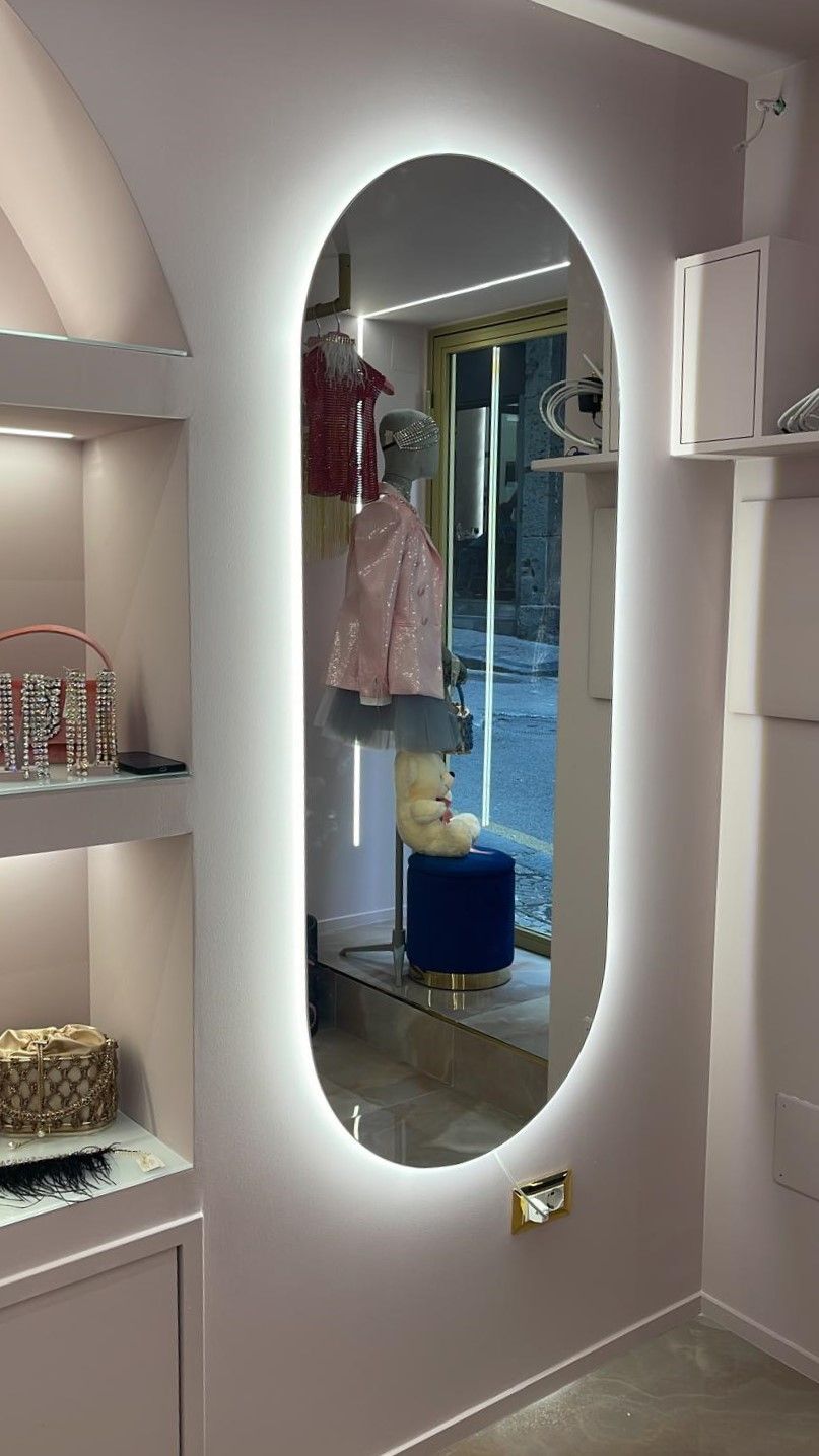 Specchio retroilluminato per cameretta