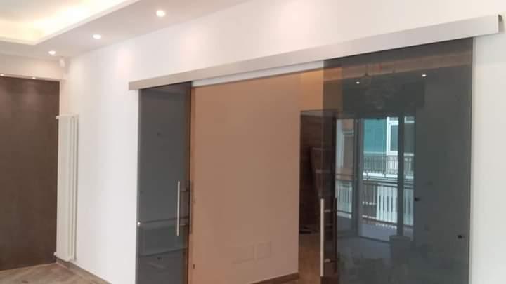 porta scorrevole in vetro