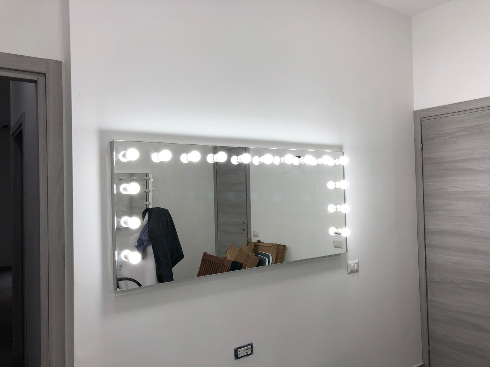 specchio con luci