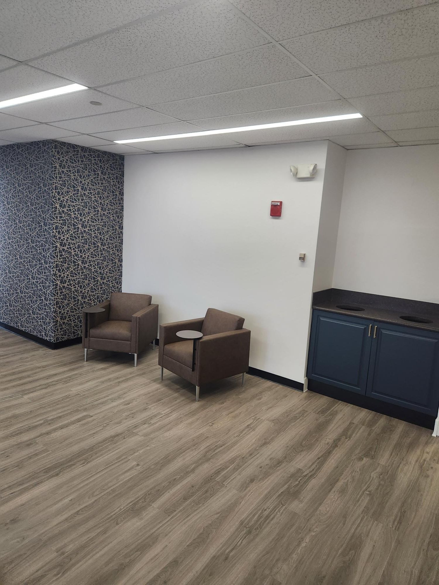 A room with two chairs and a table in it