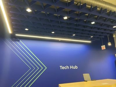 A blue wall with the words tech hub on it