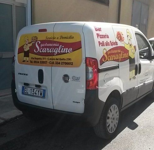 furgone della gastronomia per consegne