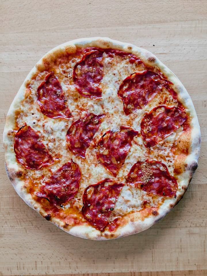 leckere Pizza mit Chorizo