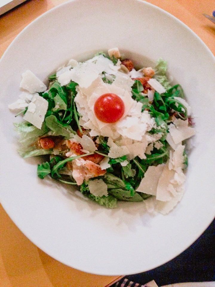 köstlicher Salat mit Parmesan