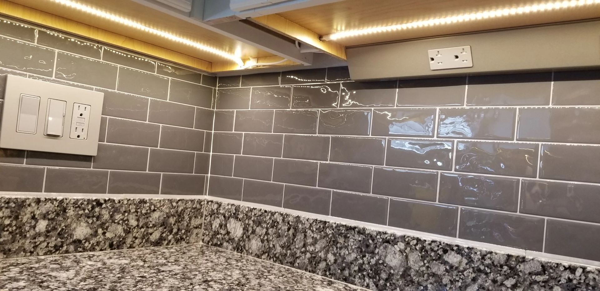 Residential-under-cabinet-lighting-installation
