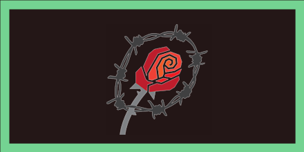 Rode roos in een cirkel van prikkeldraad.