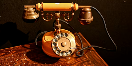Plaatje van ouderwets teefoontoestel.