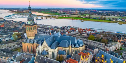 Gezicht op Nijmegen centrum.