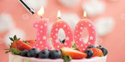 Roze taart met het getal 100