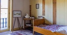 Interieur van Van Goghs kamer in logement Scholte te Veenoord.