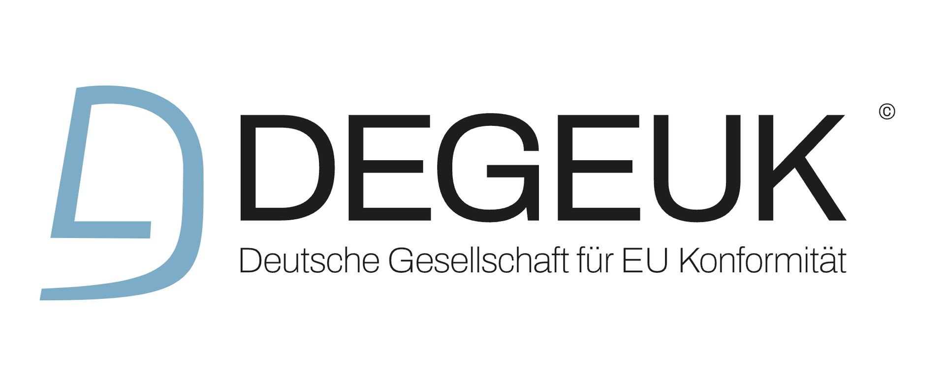 Gedeuk Ein Arzt spricht mit einem Patienten, der auf einem Bett sitzt.