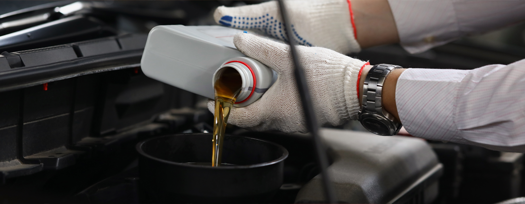 Technician performing synthetic oil change on Honda vehicle
