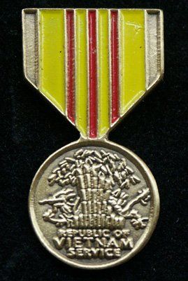 A medal that says republic of vietnam service on it