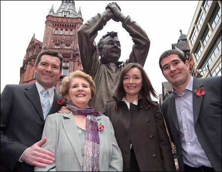 Clough family with Nottingham statue