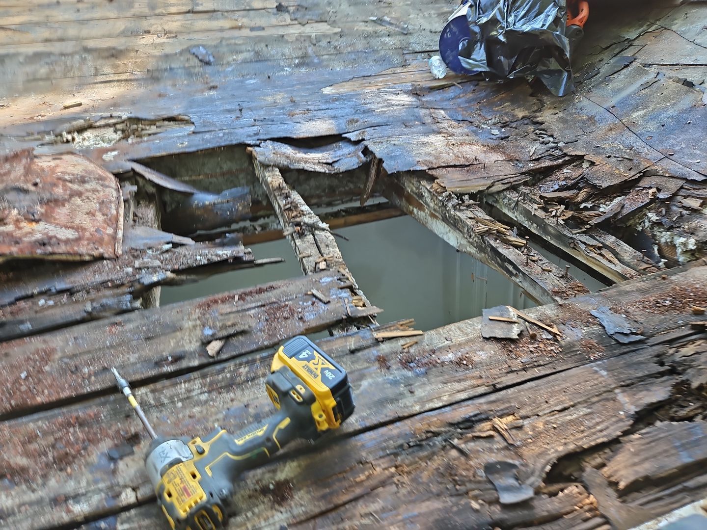 Slagle Roofing and Construction 140