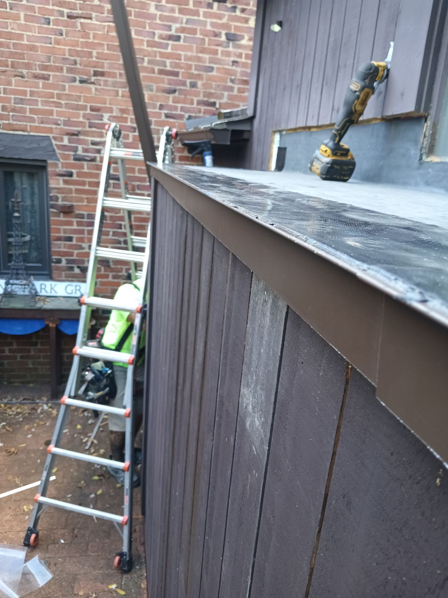 Slagle Roofing and Construction 377