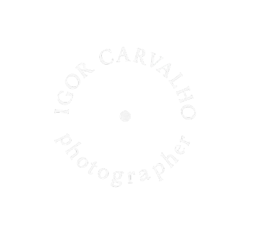 Circular logo with the words "IGOR CARVALHO" and "photographer".