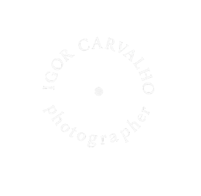 Circular logo with the words "IGOR CARVALHO" and "photographer".