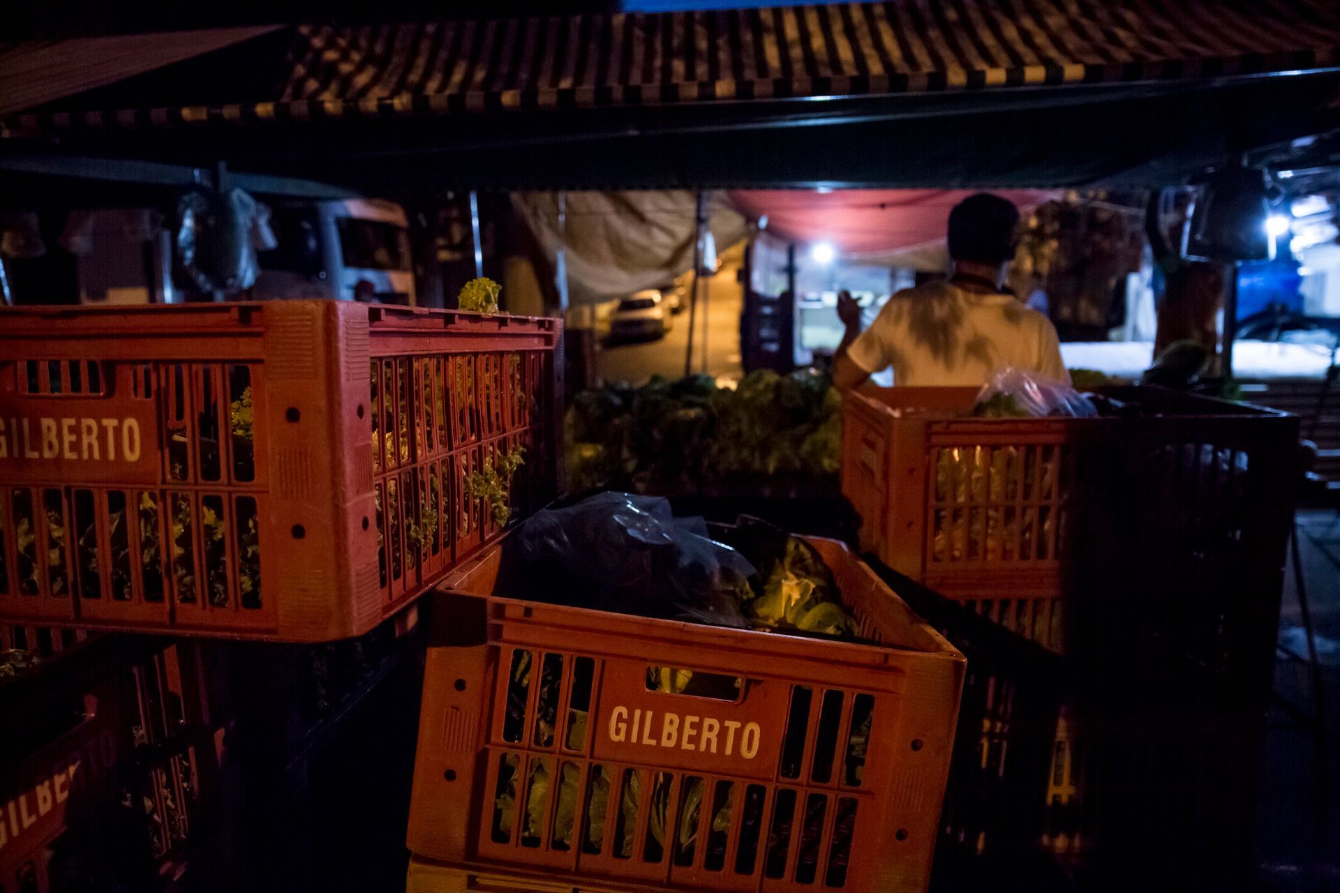 Fotografia autoral de feira livre em São Paulo — montagem 