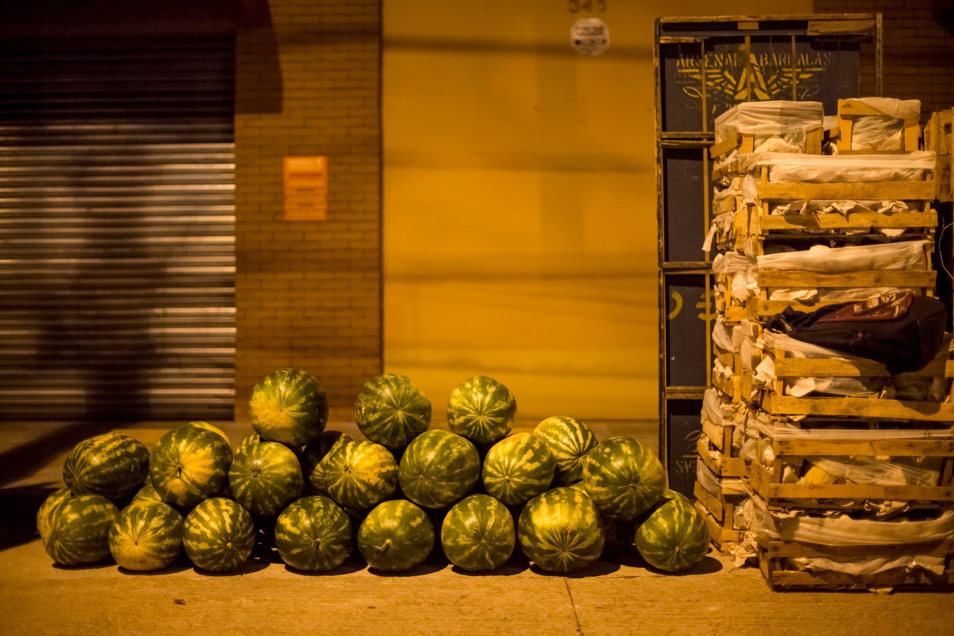 Fotografia autoral de feira livre em São Paulo — montagem 