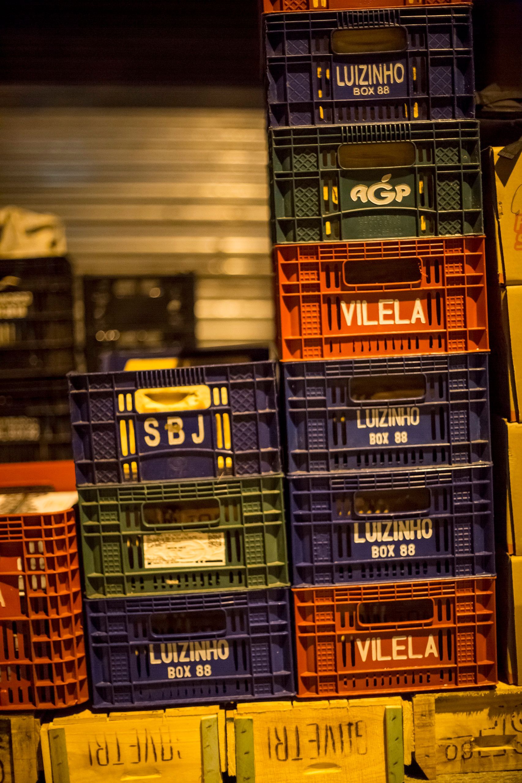 Fotografia autoral de feira livre em São Paulo — montagem 