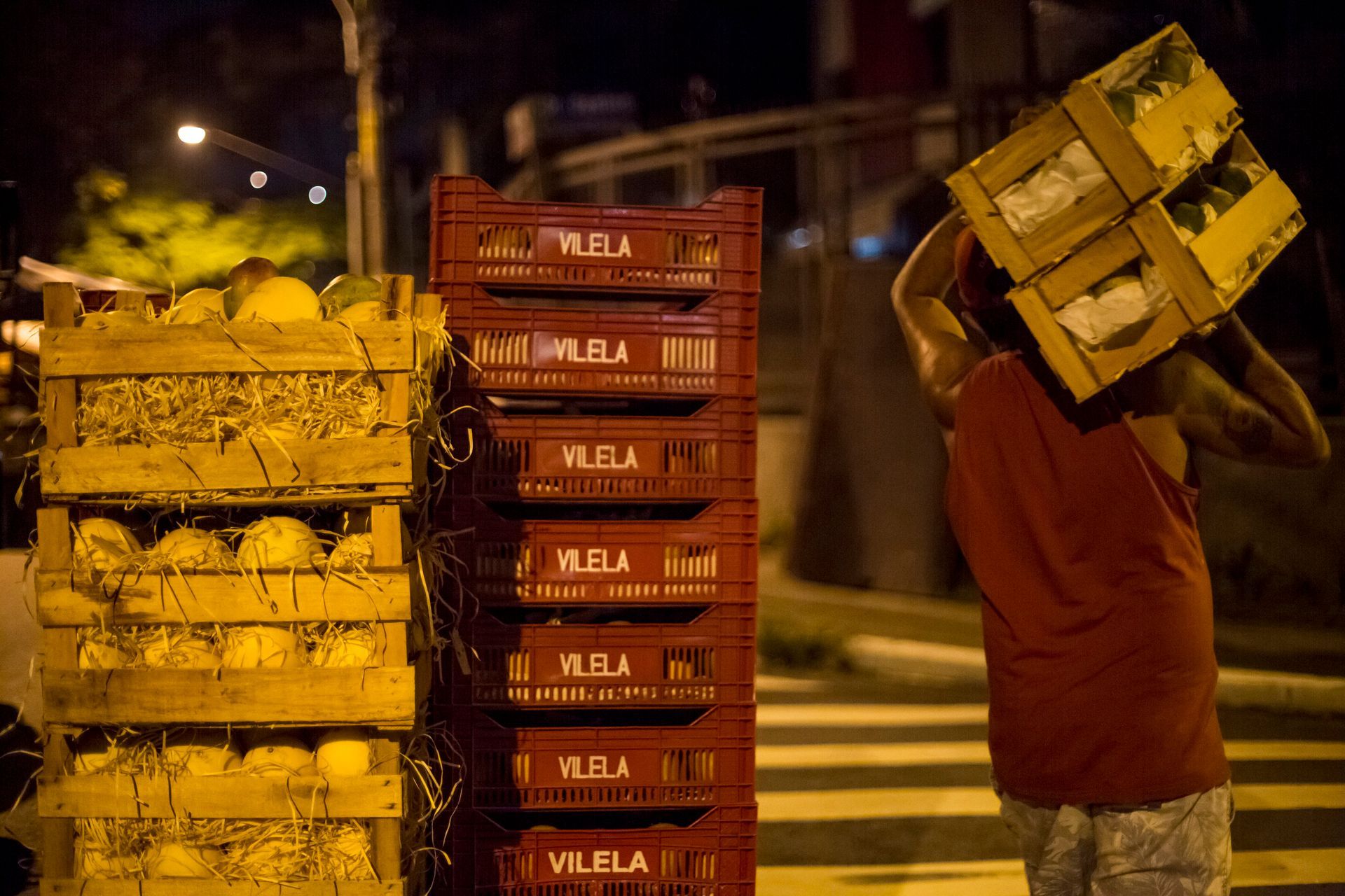 Fotografia autoral de feira livre em São Paulo — montagem 