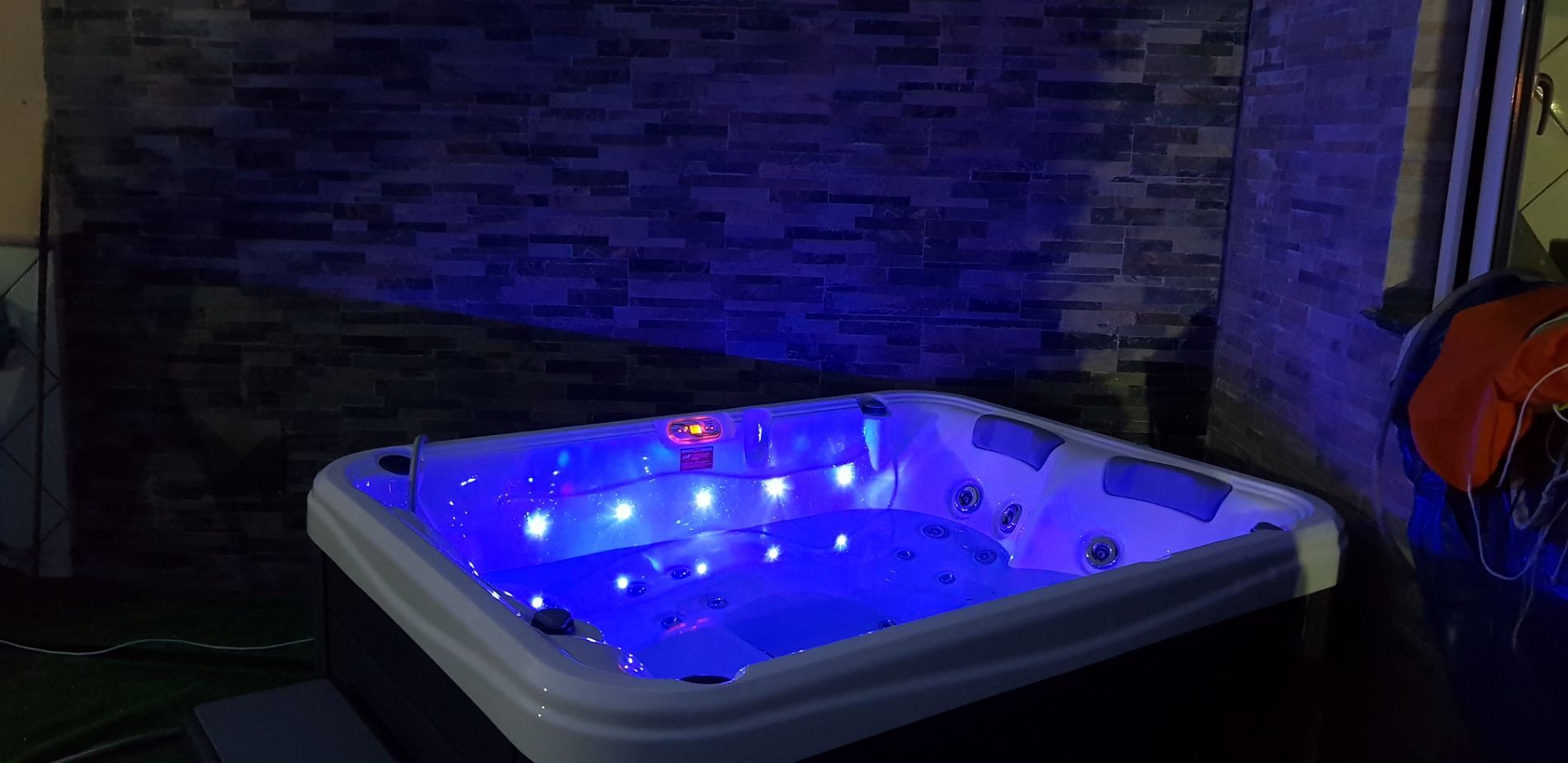 Piscina luce notturna blu