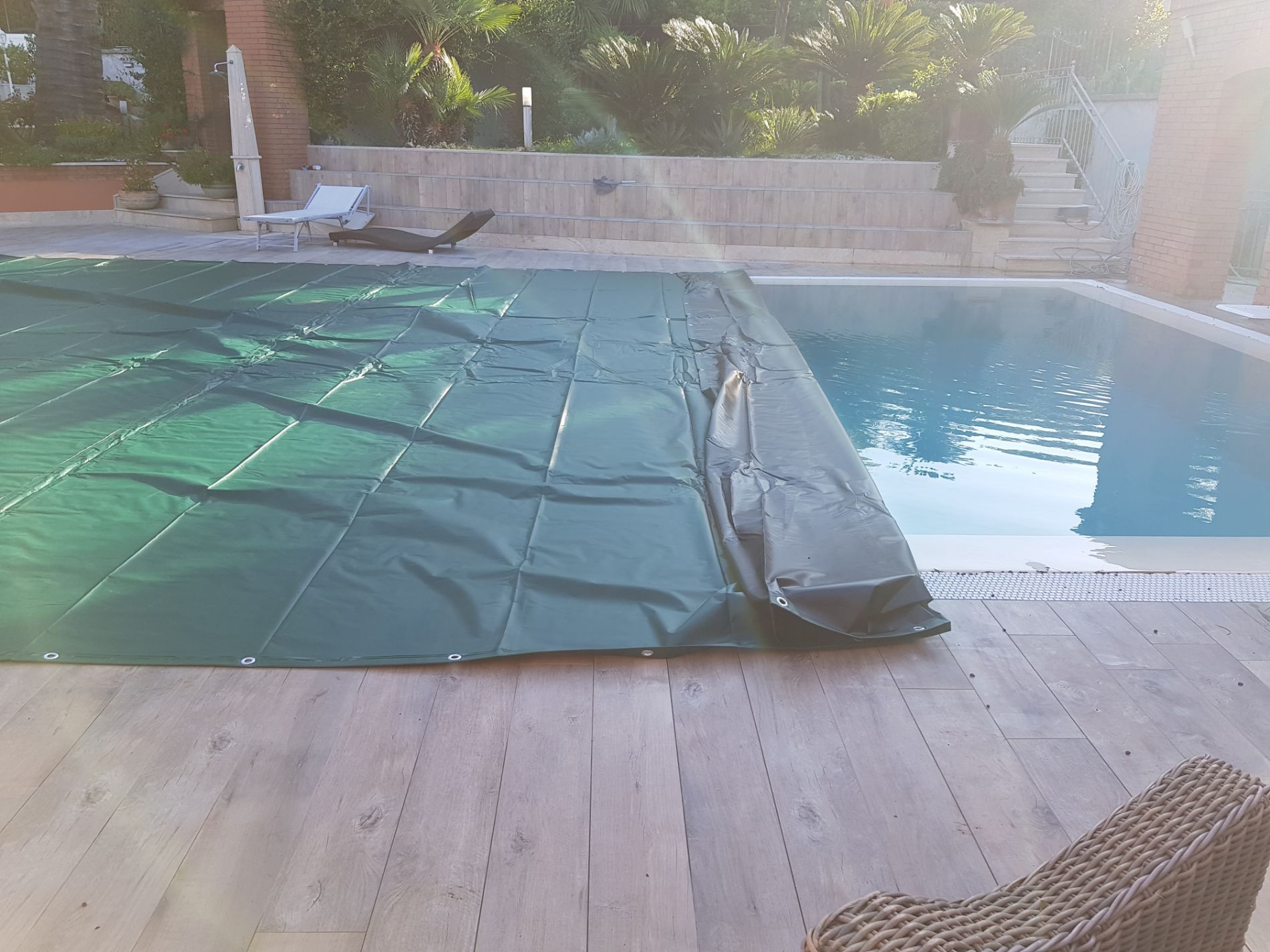 Piscina con copertura parziale