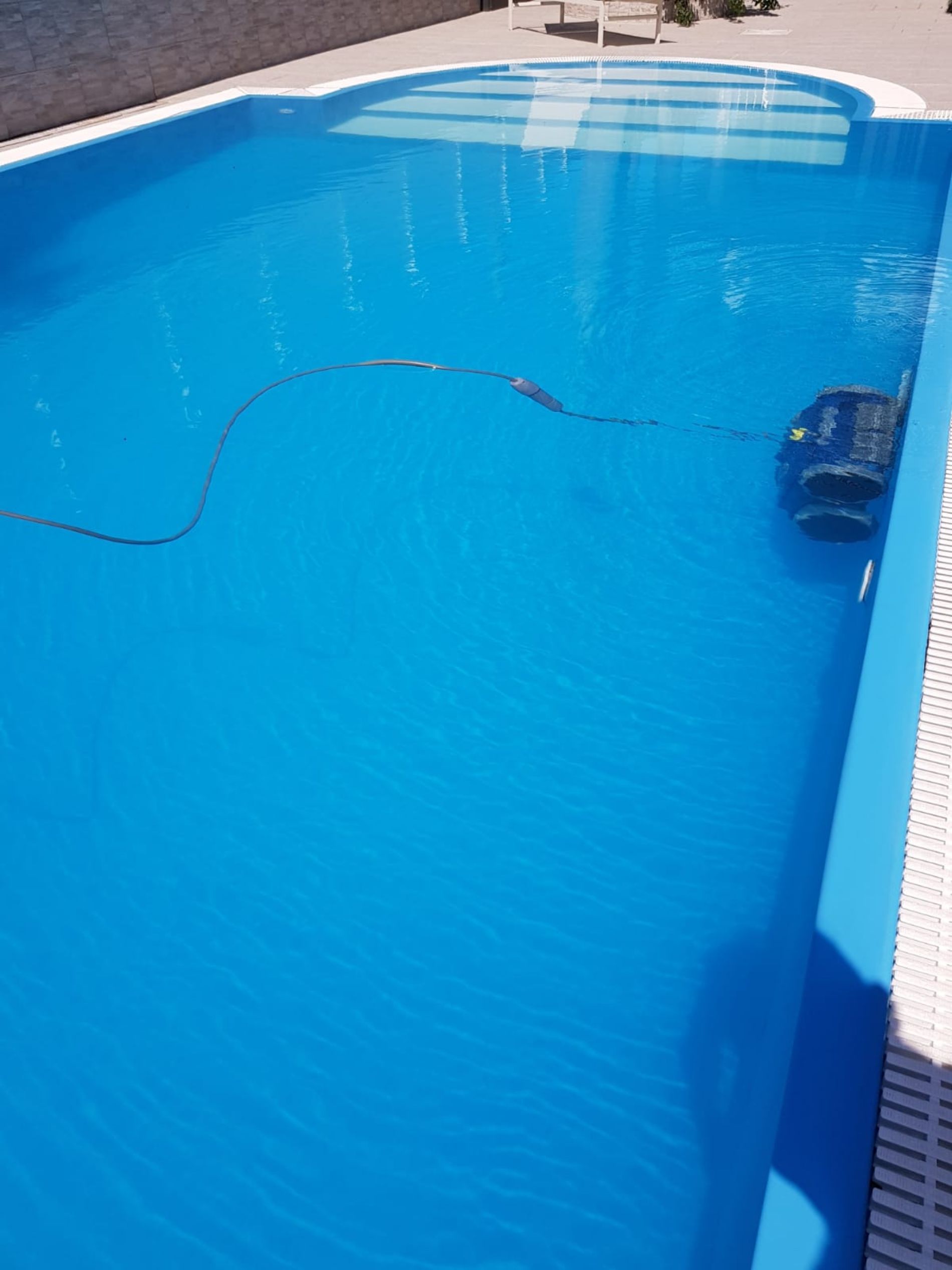 Robot per piscina a riposo