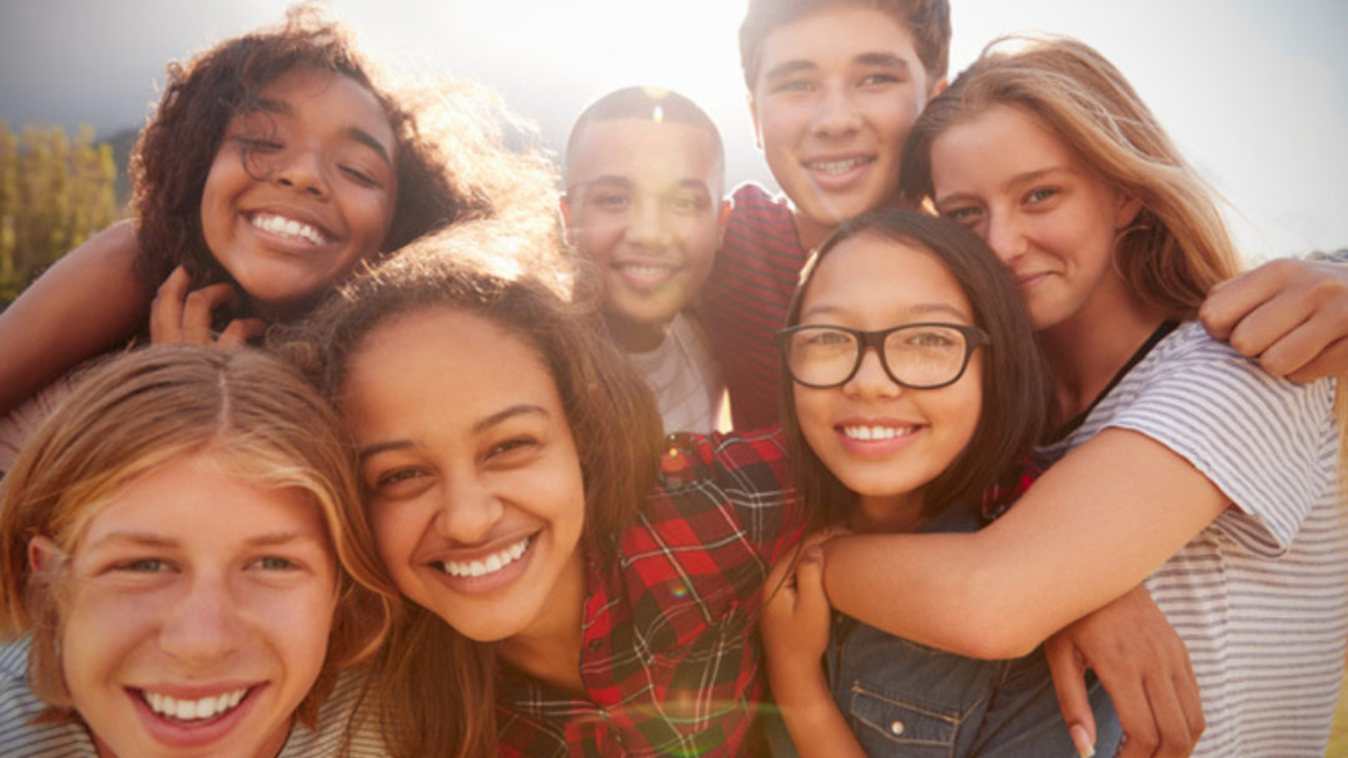 A group of young people are posing for a picture together.