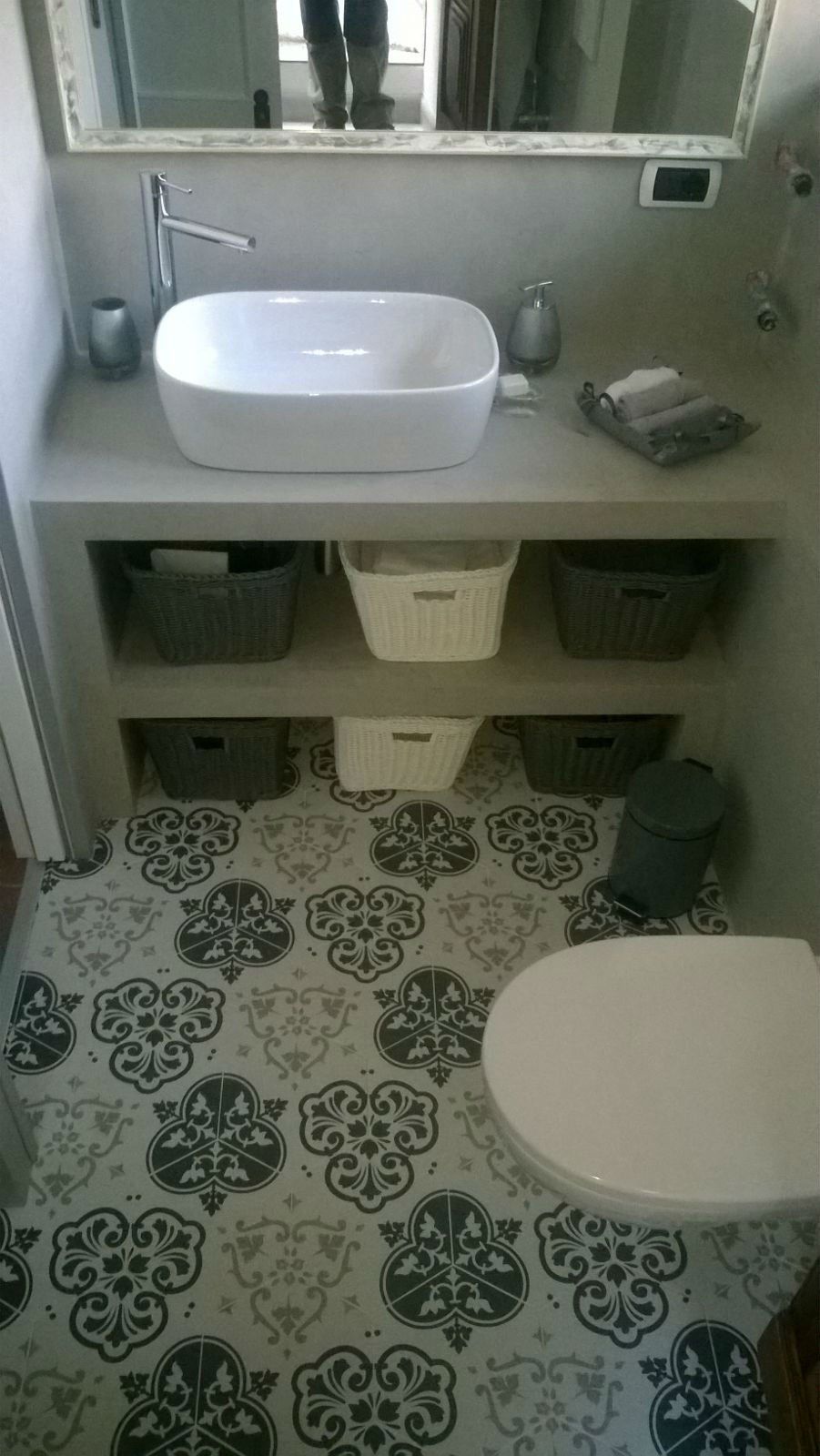 pavimento per arredo bagno con decorazioni