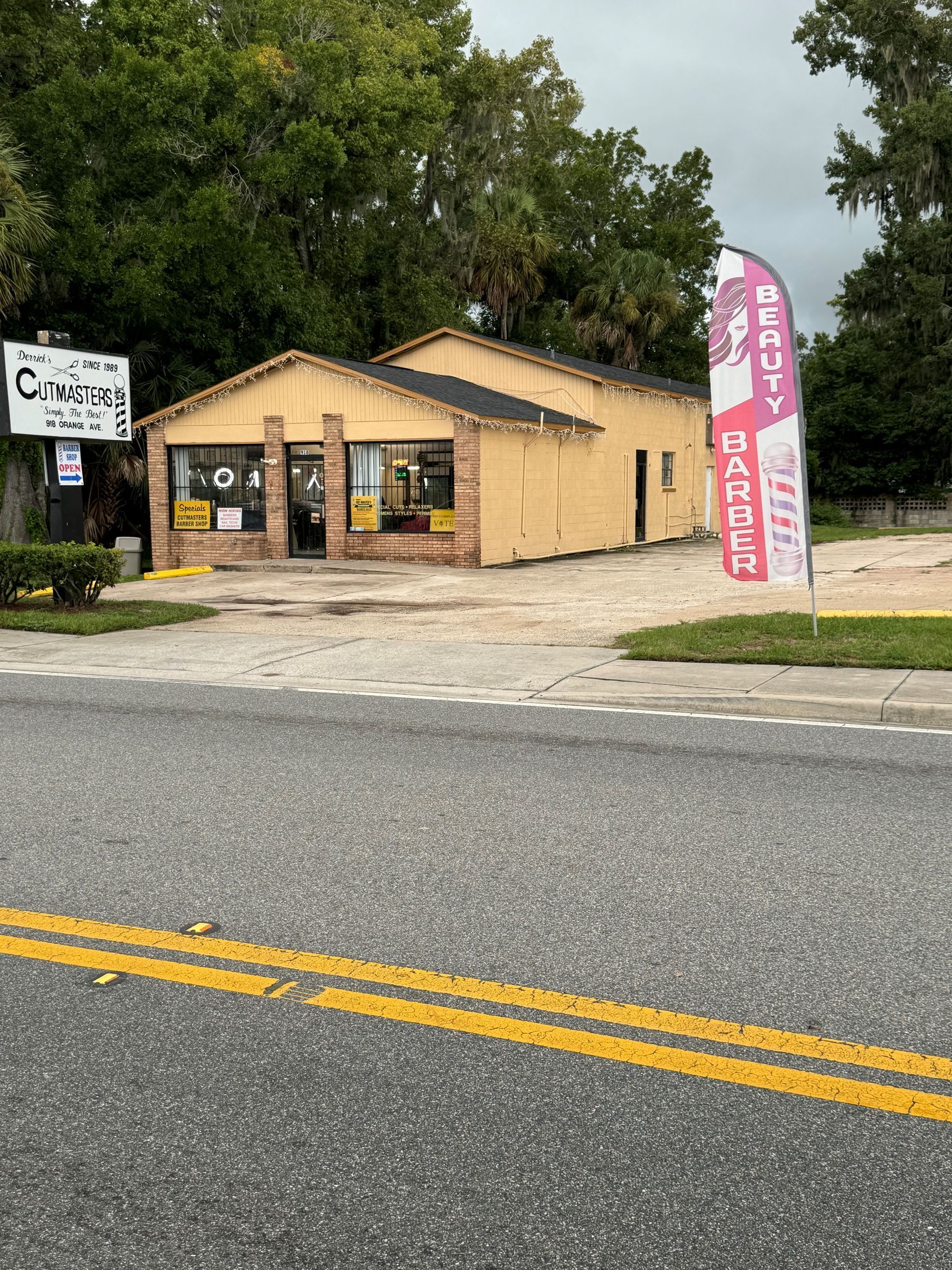 A building with a sign that says ' ice cream ' on it