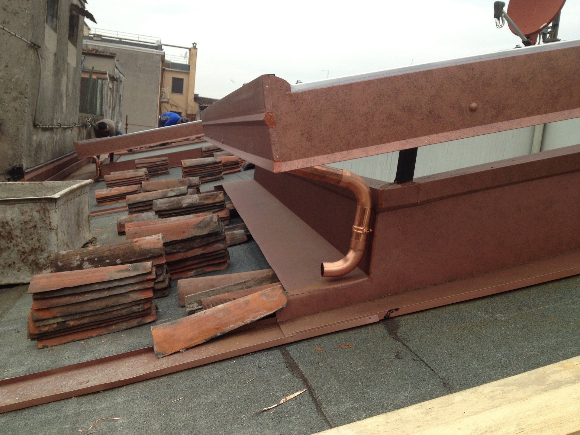 lavori sul tetto di un condominio