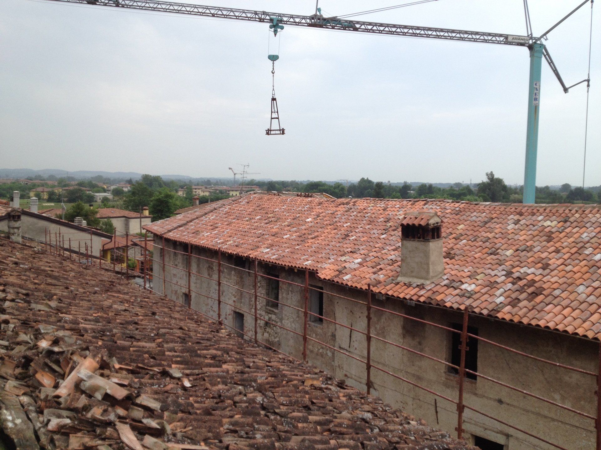 gru per lavoro di messa in sicurezza rustico