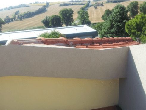 Posa di cornicioni in cemento