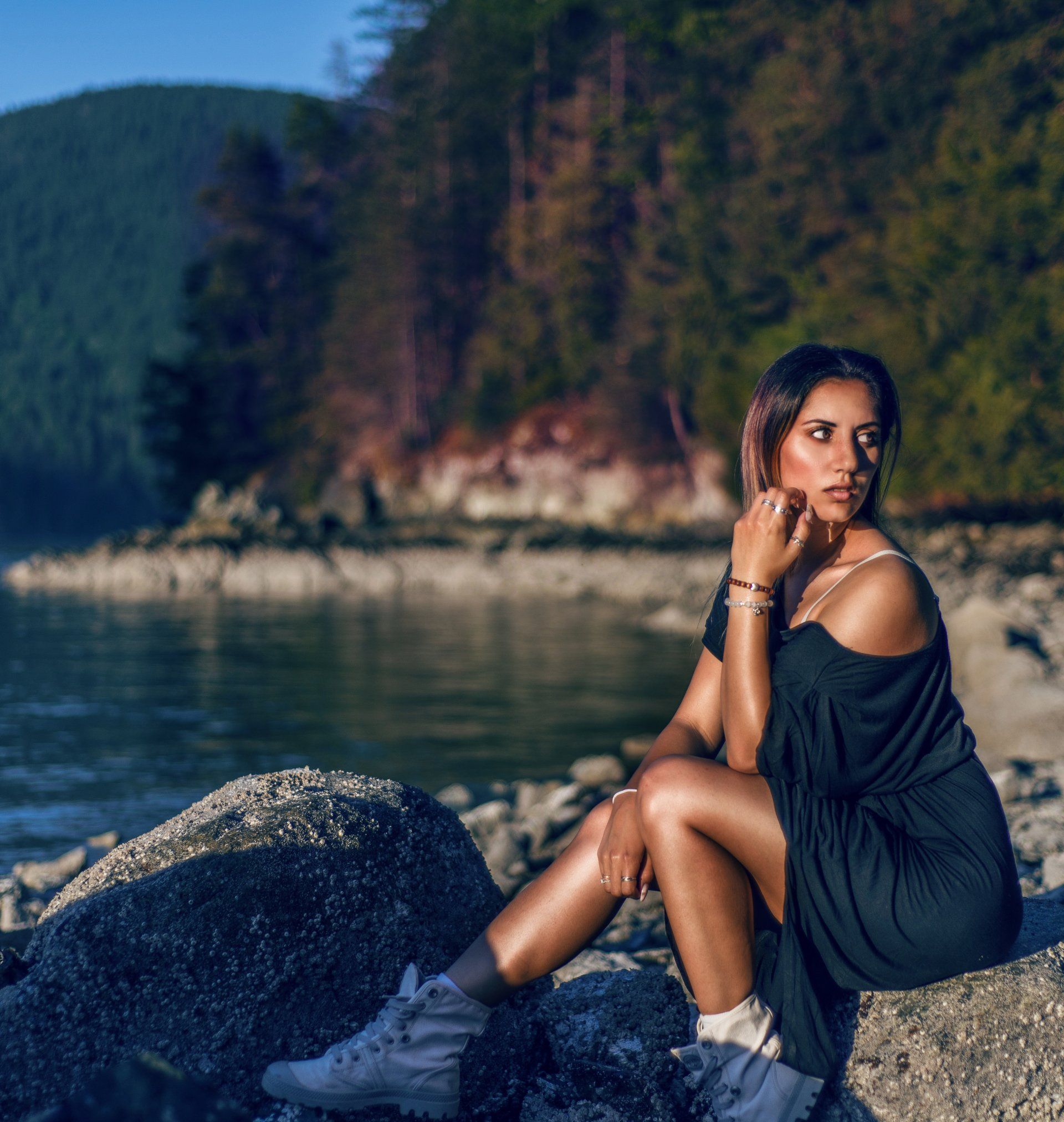vancouver bc female portrait photographer outdoors adventures burnaby canada mountains hikers couple love story mountain tops great view in spring jug island indian arm deep cove
