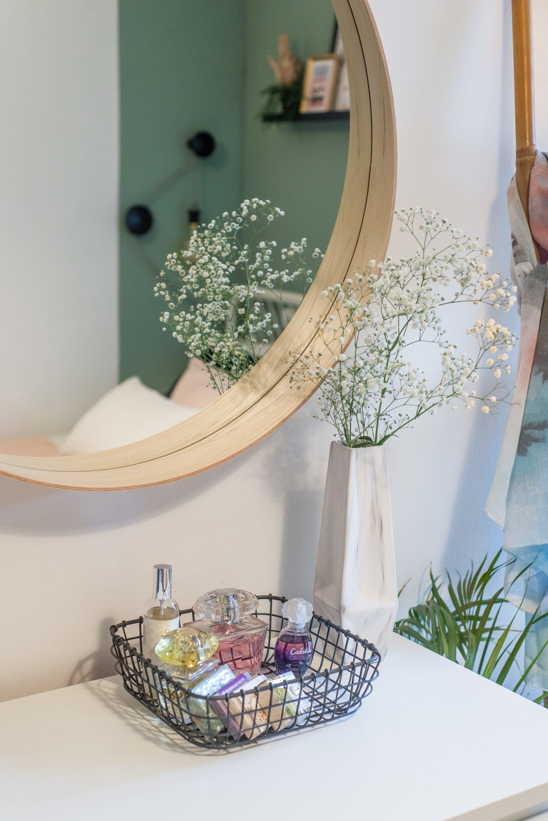 vancouver based photographer canada real estate interior design selling listings photography bedroom mirror details cozy