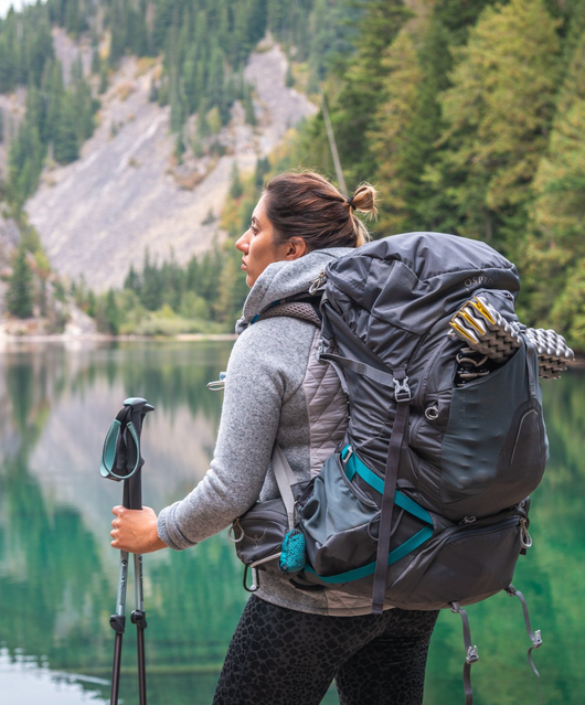 woman solo backpacker with a huge backpack
