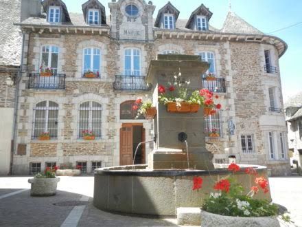 CTA Locaux & Adresse Mon Courtier Local, expert en crédits et assurances à Montsalvy, Cantal et Aveyron