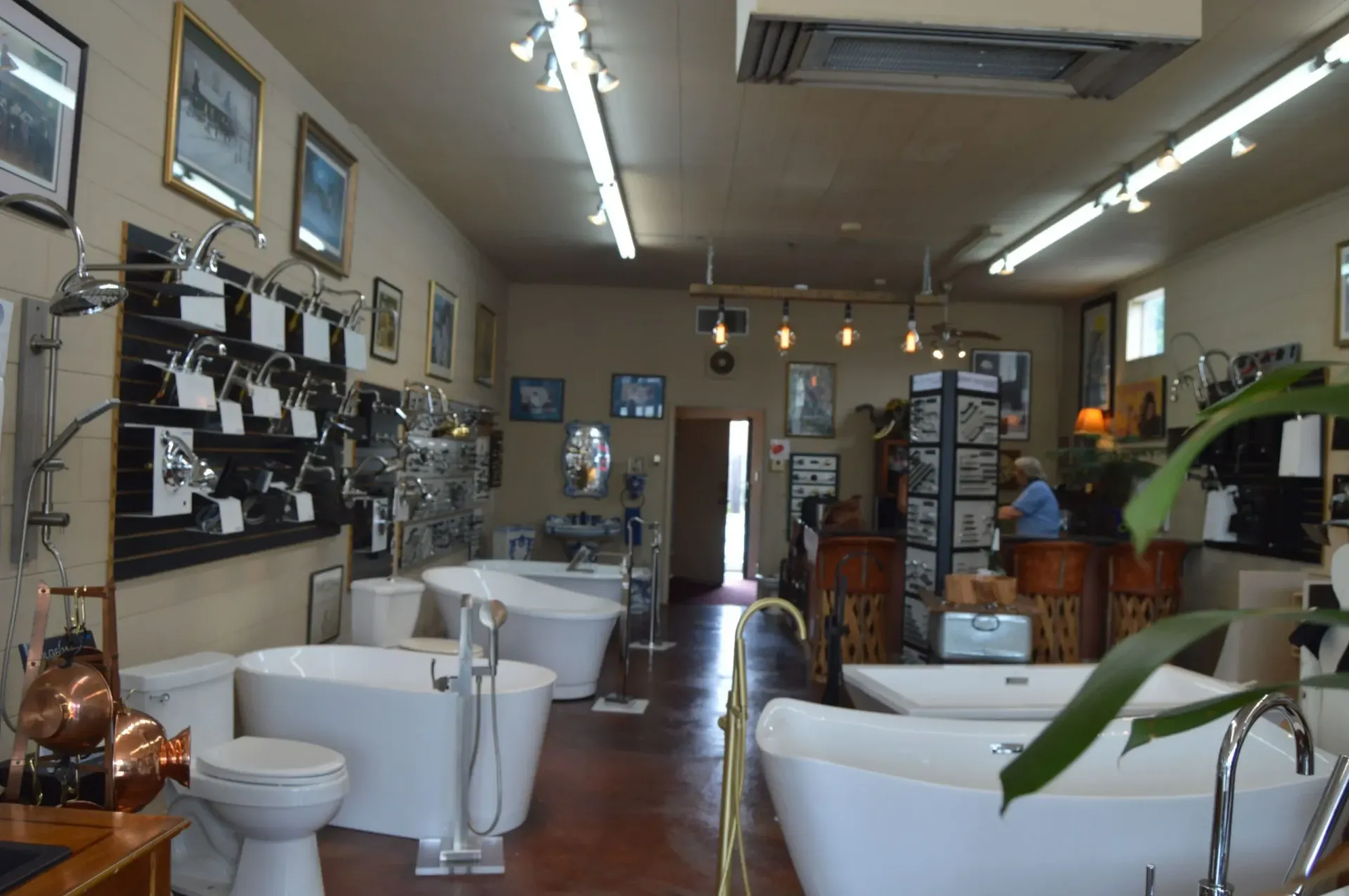 A bathroom store filled with lots of bathtubs and toilets.