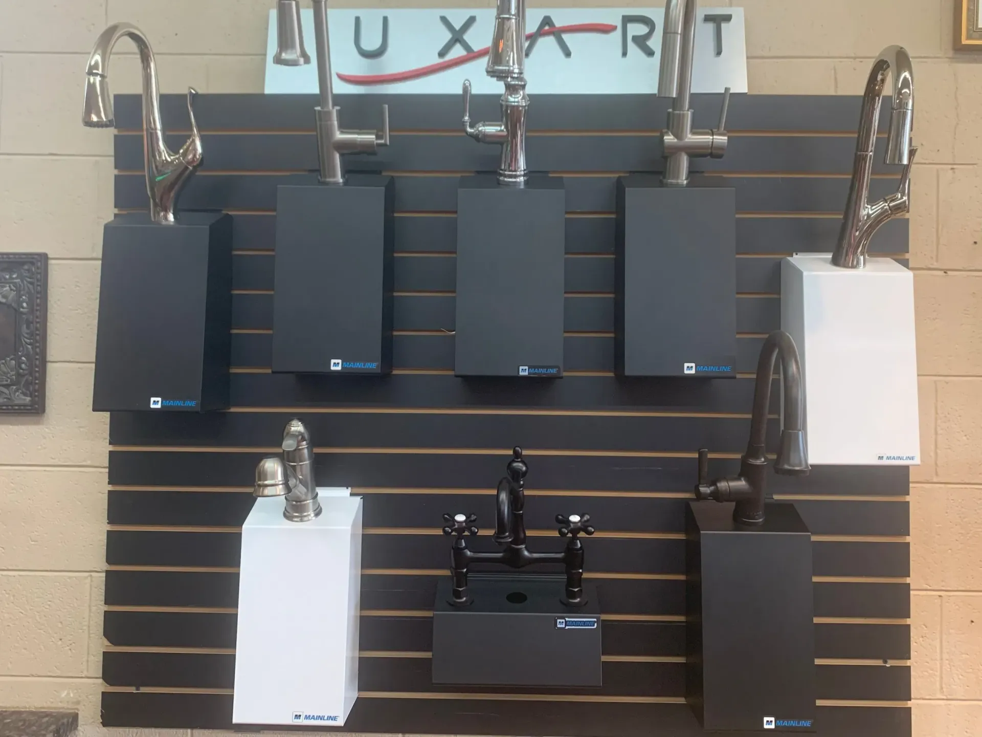 A wall with a sign that says luxart on it