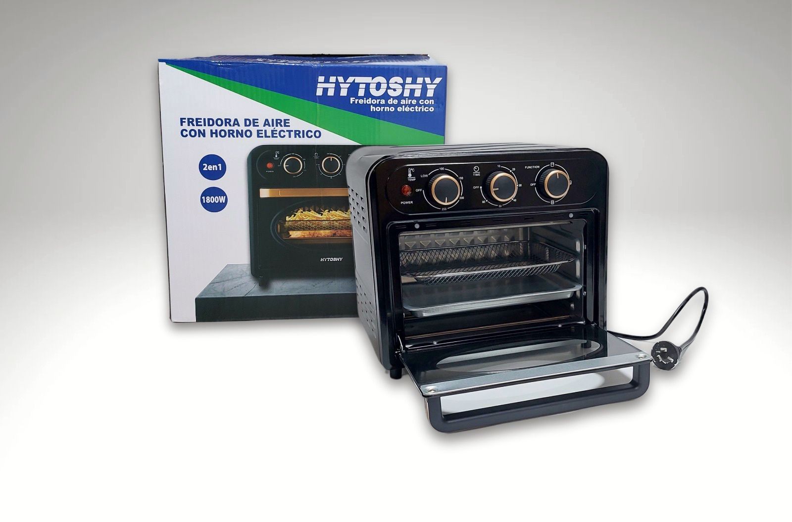 Horno freidora de aire Hytoshy de color negro con la puerta abierta, junto a su caja, sobre fondo degradado.
