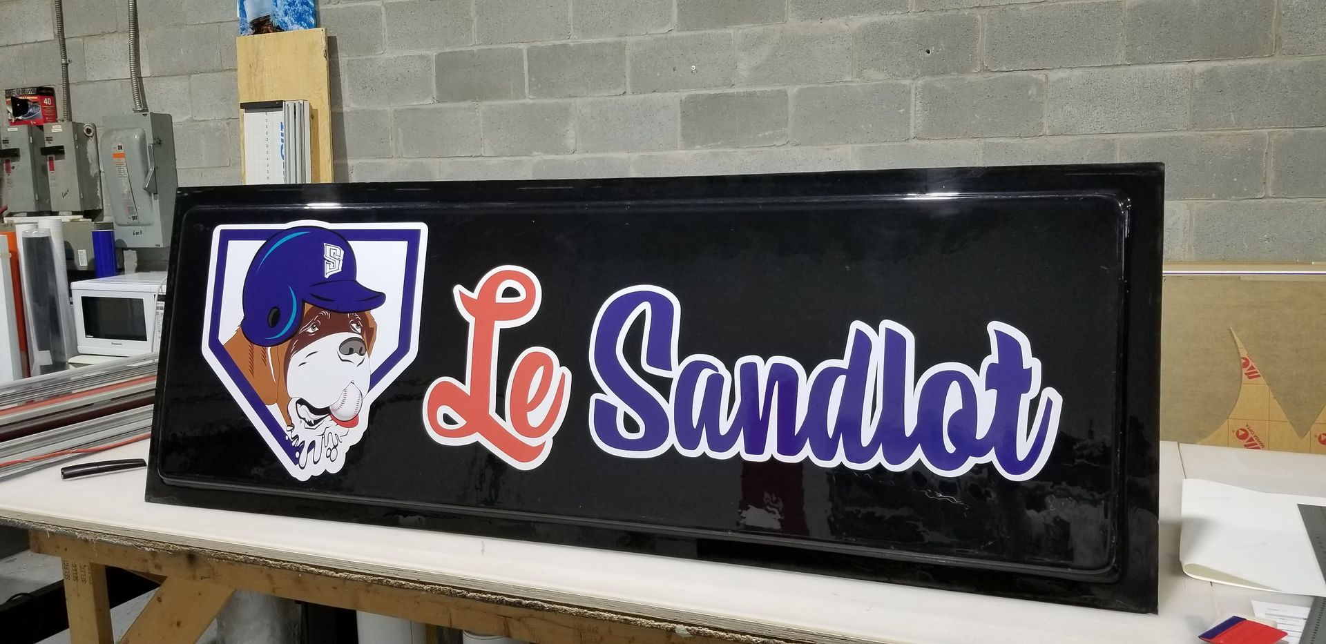 Panneau noir avec le logo de baseball
